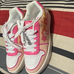 Women barbie sneakers size 8 like new